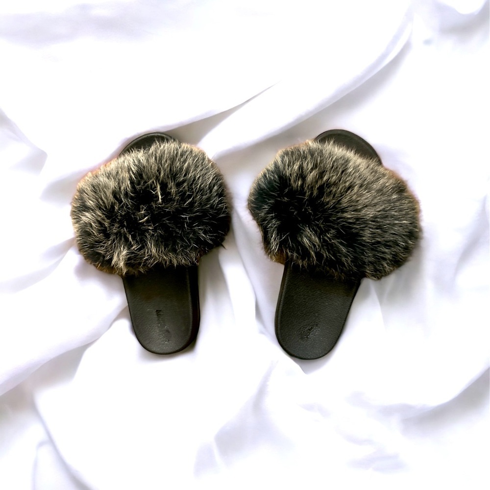 BLACK FUZZY SLIP ON SANDALS SIZE 8 FROM NORDSTROM PRELOVED & FLAWLESS